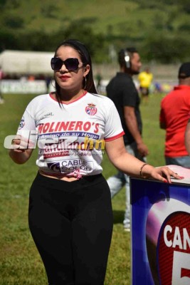 ¡Bellísimas! Final entre Real Sociedad y Olancho se llenó de lindas chicas