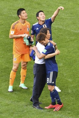 NO VISTE EN TV: El festejo de los japoneses y las caras tristes de los jugadores de Colombia