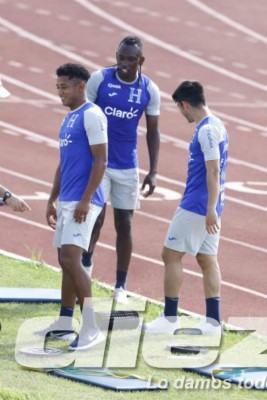 El 'spray mágico' de Fabián Coito y la plática con Choco Lozano: Así fue el cuarto día de entrenamiento de Honduras