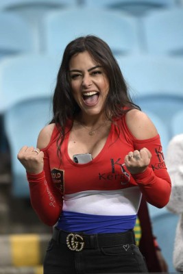 Larissa Riquelme se roba los suspiros en el Brasil-Paraguay de la Copa América, ¿Quién es su nueva amiga?