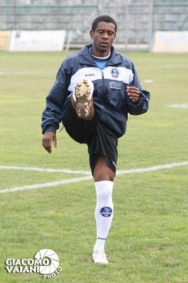 Baño de aceite quemado, uno apaleado y otro apedreado: futbolistas hondureños que fueron agredidos en el extranjero
