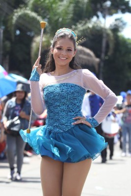 Las palillonas de Tegucigalpa que han deslumbrado en los desfiles patrios