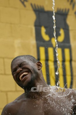 Del baúl de los recuerdos: La foto de Pacini, los futbolistas en el presidio y el contrato de Osman