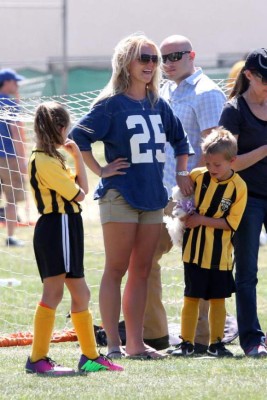 Madres famosas que apoyan a sus hijos para ser profesionales en el fútbol