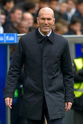 FOTOS: El 'telefonazo' al liderato y el beso de Sergio Ramos a Kroos en el Alavés-Real Madrid