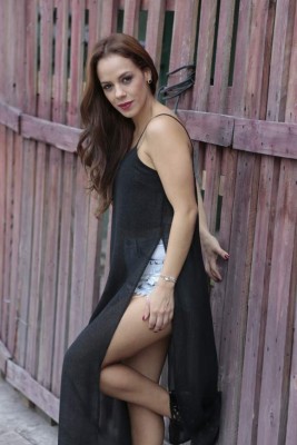 FOTOS: Así luce la bella y encantadora presentadora Paola Lazzaroni