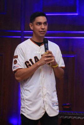 Las imágenes del homenaje que recibió Mauricio Dubón en San Pedro Sula