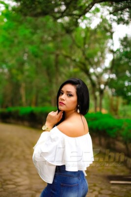 Pamela Canales, la lindura que trabaja con Motagua pero es aficionada de Olimpia