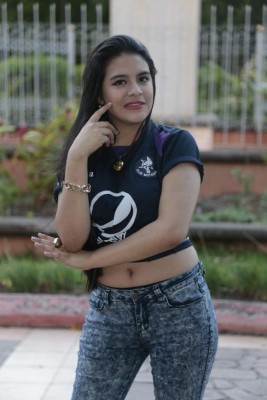 FOTOS: Génnesis y Ónice, las bellezas que engalanan el clásico Motagua-Olimpia