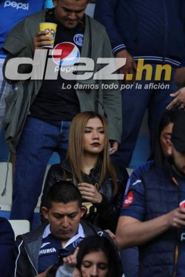 ¡Hermosas chicas! El lado más sexy de la final entre Motagua y Olimpia