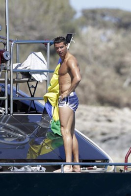Fotos: Así se la pasa Cristiano en sus vacaciones en Ibiza
