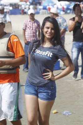 El ardiente verano 2017 en las playas de Honduras