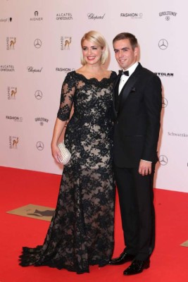 Las hermosas novias y esposas que engalanan la Liga de Alemania