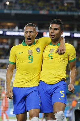 Gol, asistencia, abrazos y duro golpe: Así fue el regreso de Neymar con Brasil