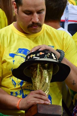 DOLOR: El llanto y sufrimiento de aficionados brasileños tras eliminación de Rusia 2018