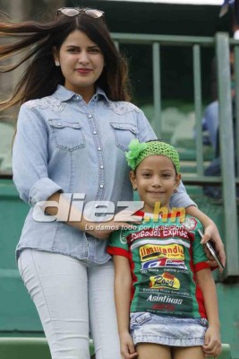 ¡LO MÁS LINDO! Las bellas mujeres que adornaron la jornada de clásicos en Honduras