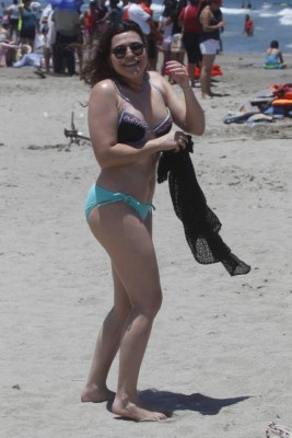 Así se divierten las bellas chicas en las playas de Honduras