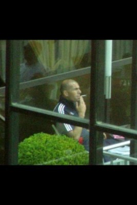 FOTOS: Los futbolistas que han sido sorprendidos fumando