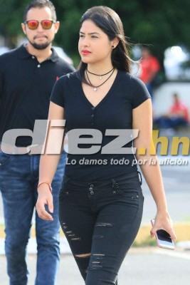 ¡Belleza! Las encantadoras chicas que adornaron el Panamá-Honduras