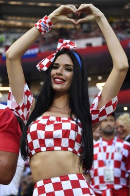 FOTOS: Las bellas aficionadas inglesas y croatas en Luzhniki Stadium