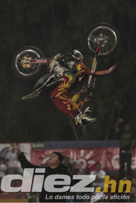 Tegucigalpa vibró con el show en Xpilots