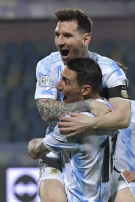 Fotos: ¡Apapachos, patadas y festejos! El show de Messi ante Ecuador que tiene a los argentinos soñando