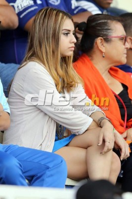 ¡LINDURAS! Las bellas damas que engalanaron el Motagua-Marathón