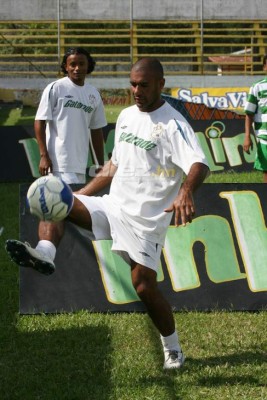 ¿Dónde está y qué hace la camada de futbolistas con los que Carlo Costly debutó en 2006 en Platense?