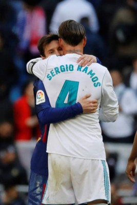 Lo que no se vio en TV: Los gestos de crack de Messi con CR7; saludo y disculpas