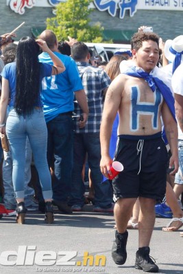 Los aficionados hondureños en el Gillette Stadium de Boston