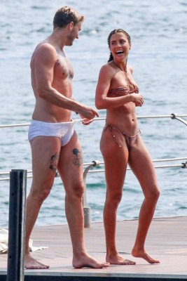 Picantes vacaciones: Philine Roepstorff deslumbra junto al polémico Nicklas Bendtner en Tremezzo