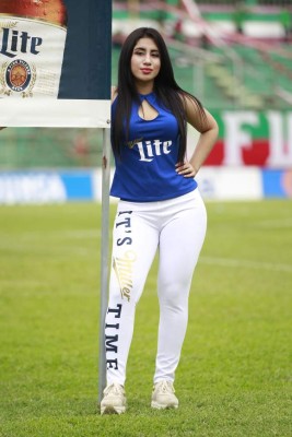 ¡NO SE VIO EN TV! Lindas chicas, la lluvia y la fiel afición en la jornada 13