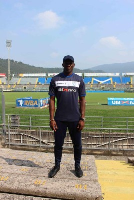 Grandes futbolistas hondureños sin suerte o alejados de la dirección técnica