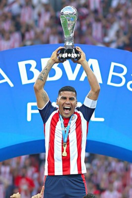 Filtran material del mexicano Carlos Salcido complaciéndose él mismo