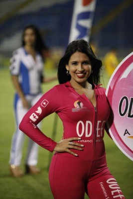 FOTOS: Las hermosas chicas que se robaron las miradas en las semifinales