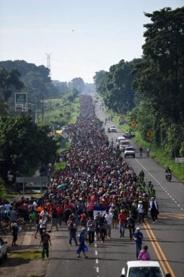 FOTOS: Desmayadas, frío y mucho sufrimiento en caravana de migrantes
