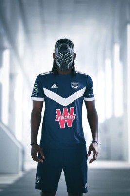 ¡Como artista de cine! La presentación de Alberth Elis y la firma de contrato en su primer día en el Girondins