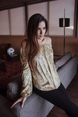 María José González, la periodista tica que enamora con su carisma y sonrisa