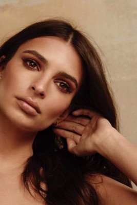 Emily Ratajkowski, la exfutbolista que incendió las redes con fotos desnuda