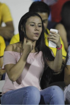 ¡BELLEZA! Las chicas más lindas que adornan el juego Real España-UPN