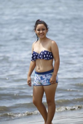 ¡Qué calor! Las playas de Honduras se llenaron de mujeres hermosas