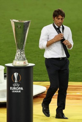 Llanto por un lado y alegría por otro: Lo que no viste de la celebración del Sevilla en la UEFA Europa League