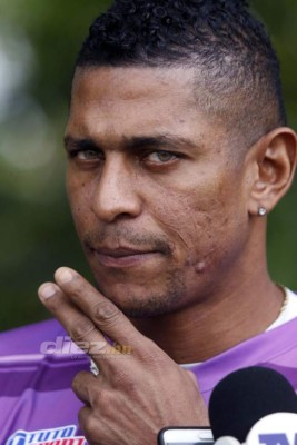 Fotos: Carlo Costly vuelve a sudar la camisa del Platense 14 años después de su debut