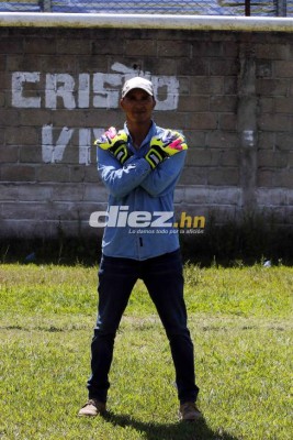 Donis Escober, ganadero: de sombrero y buen jinete; cambió la pelota por el ordeño de vacas