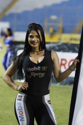 ¡Cositas! Las hermosas chicas que dejó el clásico Real España-Olimpia en el Morazán