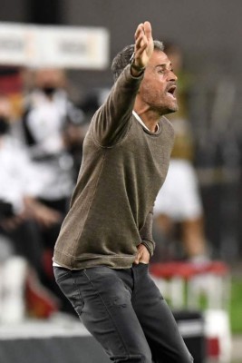 FOTOS: El 'caño' a Sergio Ramos, el enfado de Luis Enrique y los debutantes en el Alemania-España