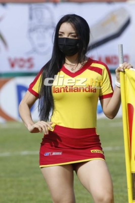 ¿Qué guardó en su falda? Las bellezas que robaron miradas en el Yakel en el arranque de la Fecha 13