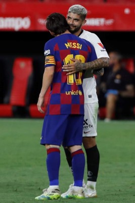 Fotos: El calentón y bronca de Messi en el Sevilla-Barcelona y la despedida a un amigo
