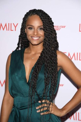 Novia de Neymar agita las redes: el lado más sexi de la final PSG-Bayern en la Champions League