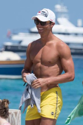 Las excéntricas vacaciones de Cristiano Ronaldo y sus amigos